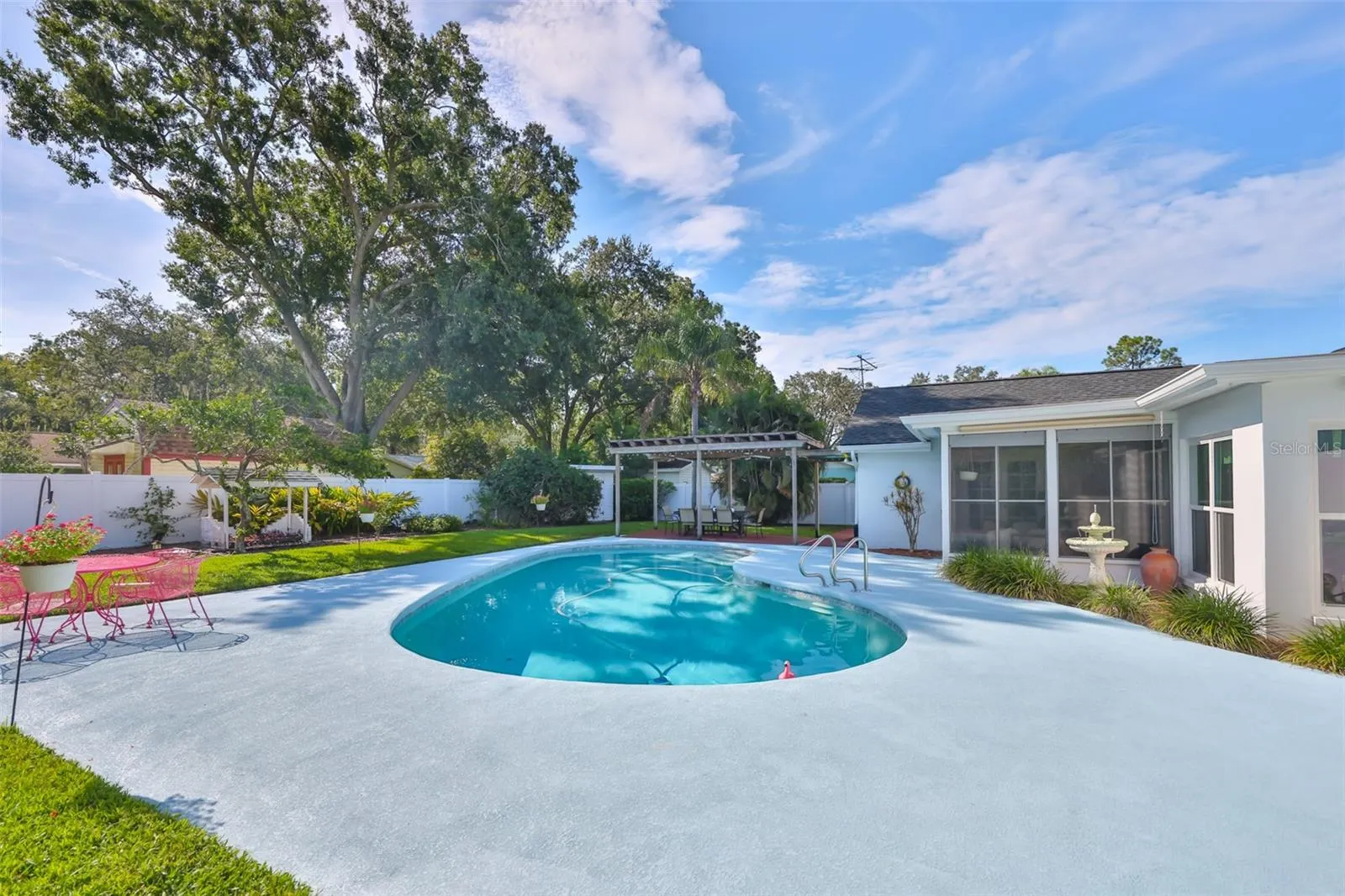 13562 LAKE MAGDALENE DR