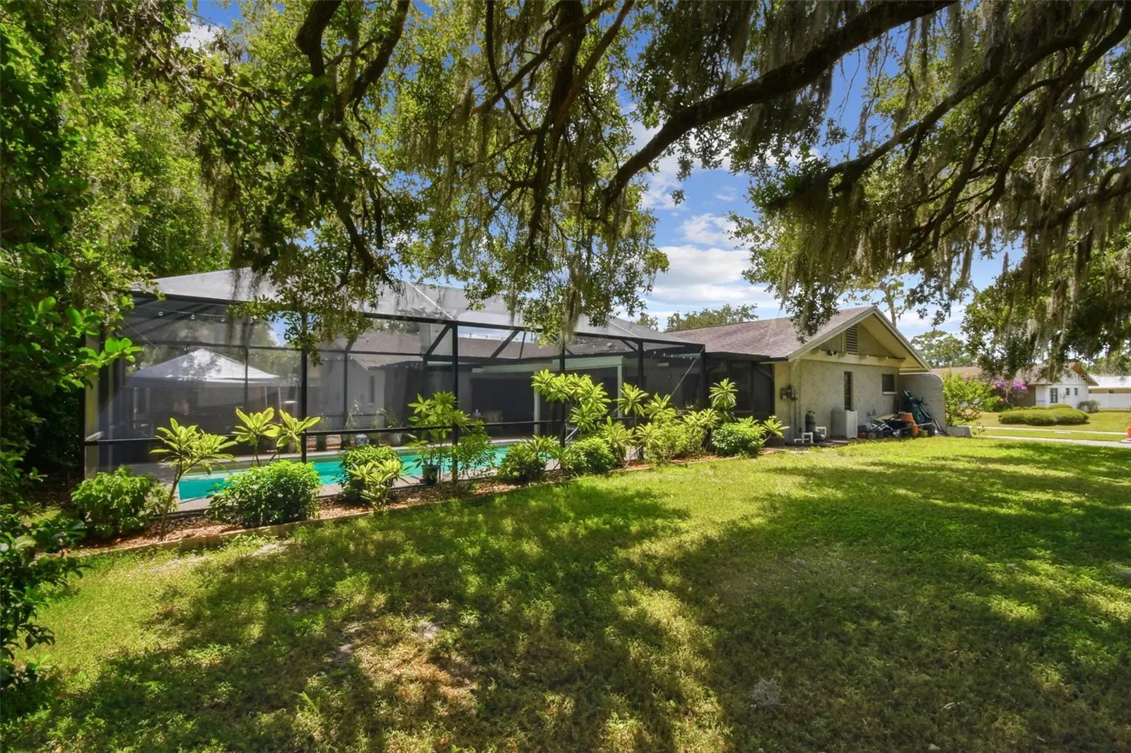 1904 TEAKWOOD DR