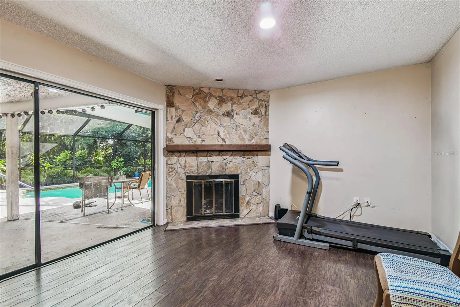 1904 TEAKWOOD DR