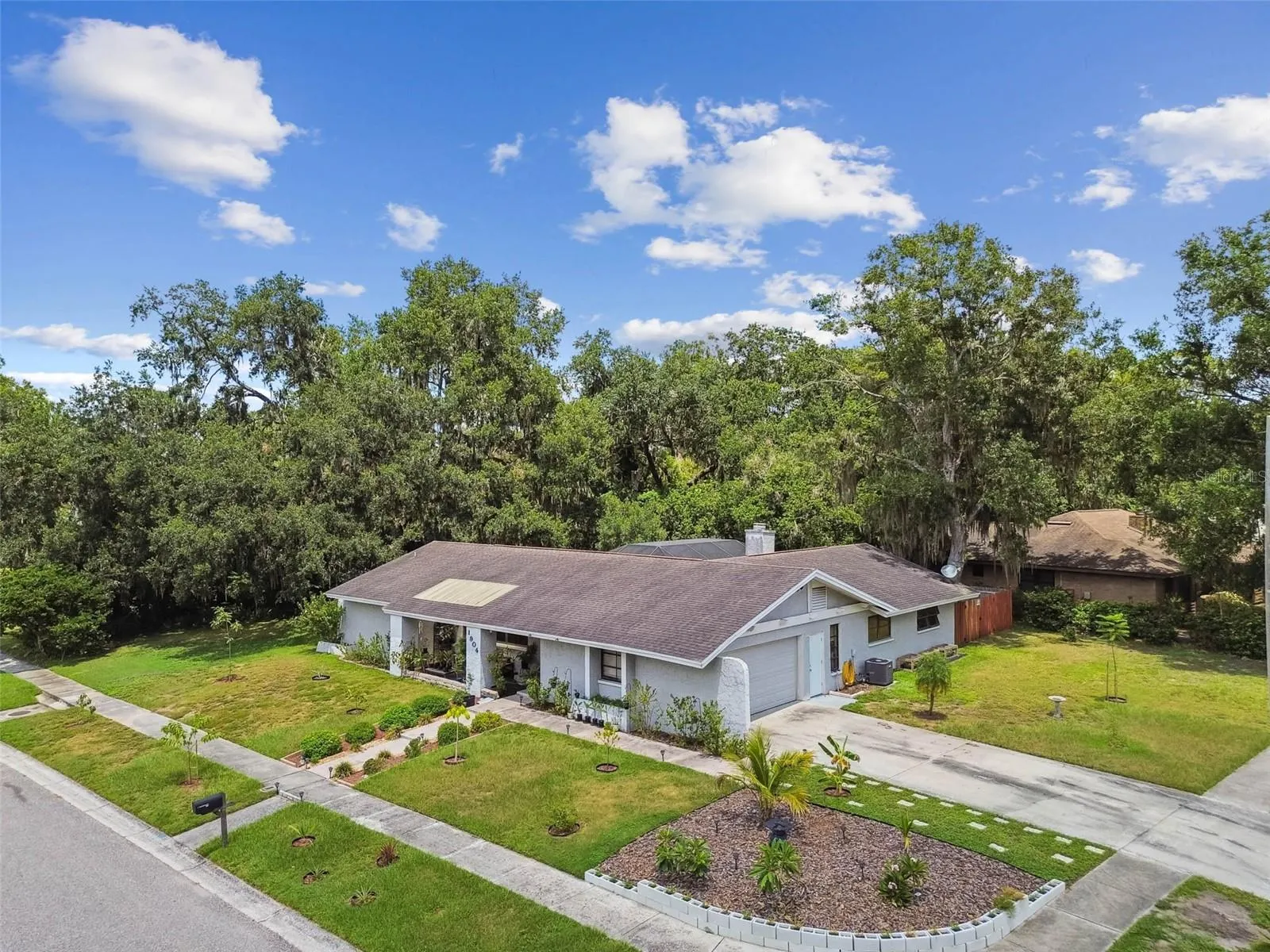 1904 TEAKWOOD DR