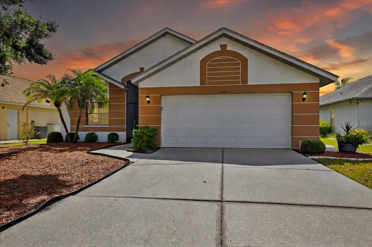 1828 E DEL WEBB BLVD