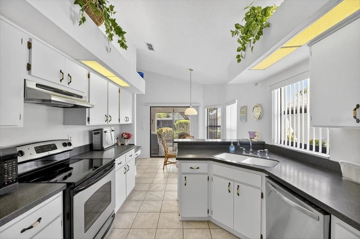 1828 E DEL WEBB BLVD