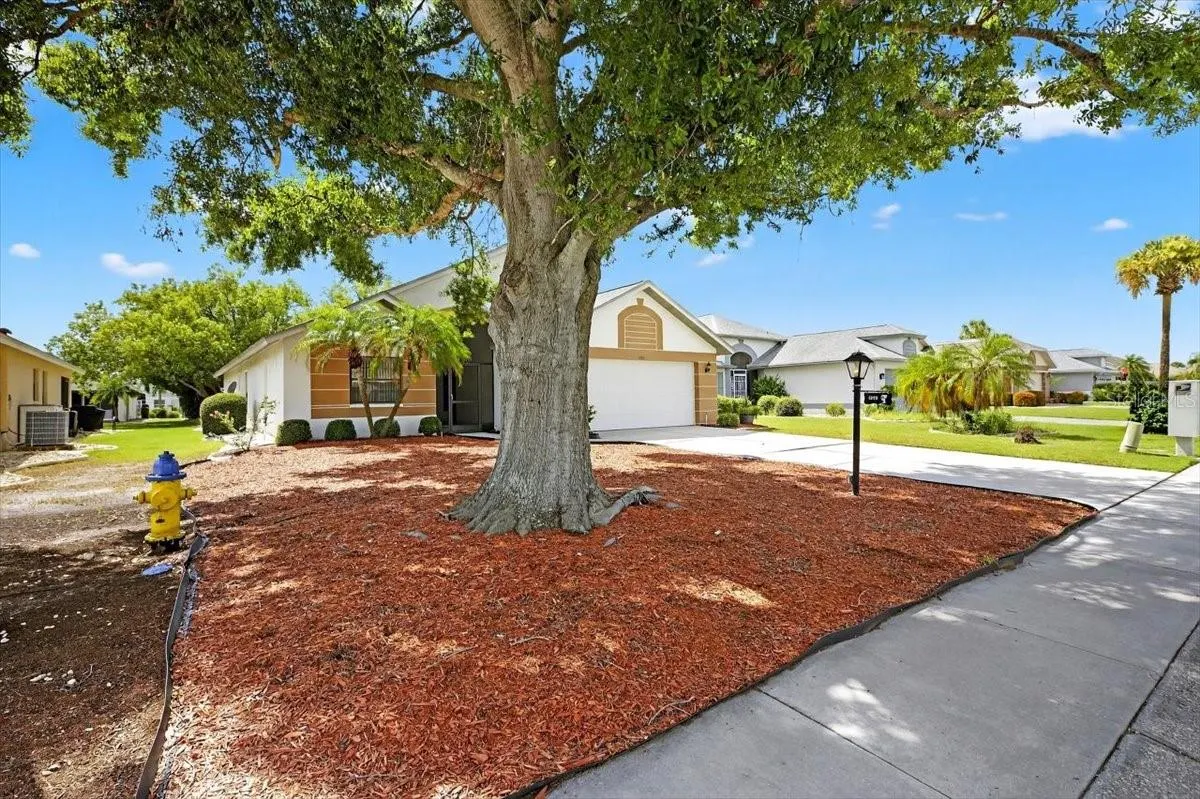 1828 E DEL WEBB BLVD