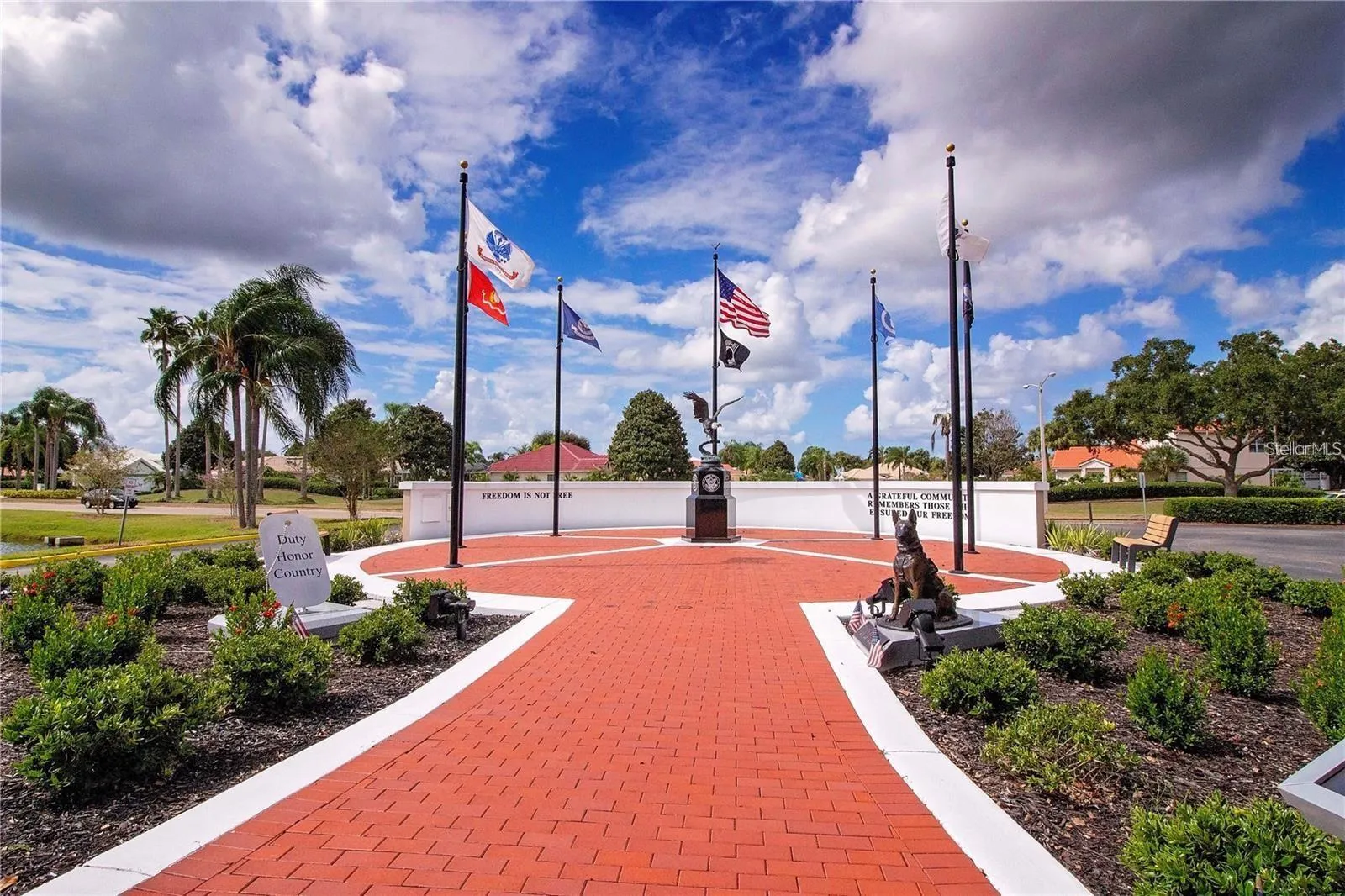 1828 E DEL WEBB BLVD