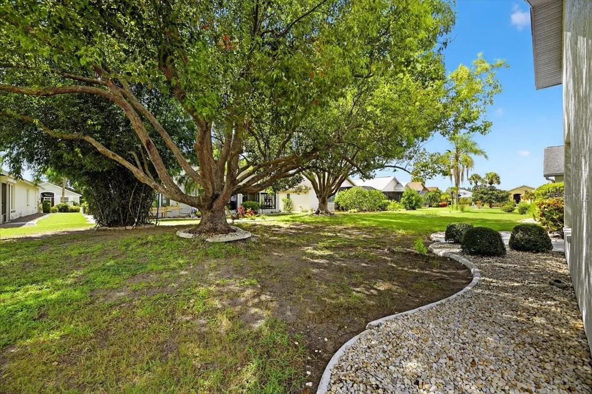 1828 E DEL WEBB BLVD