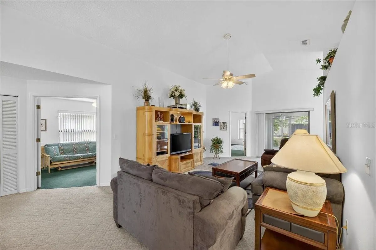 1828 E DEL WEBB BLVD