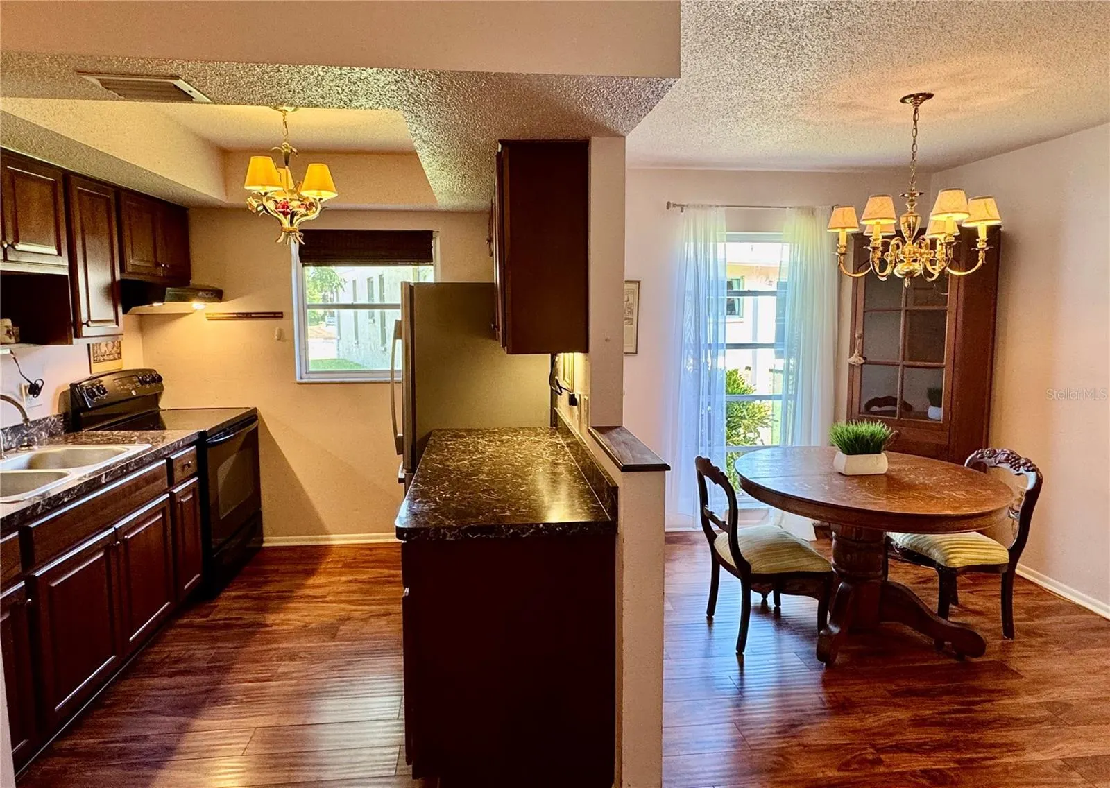 857 CAMBRIDGE CT