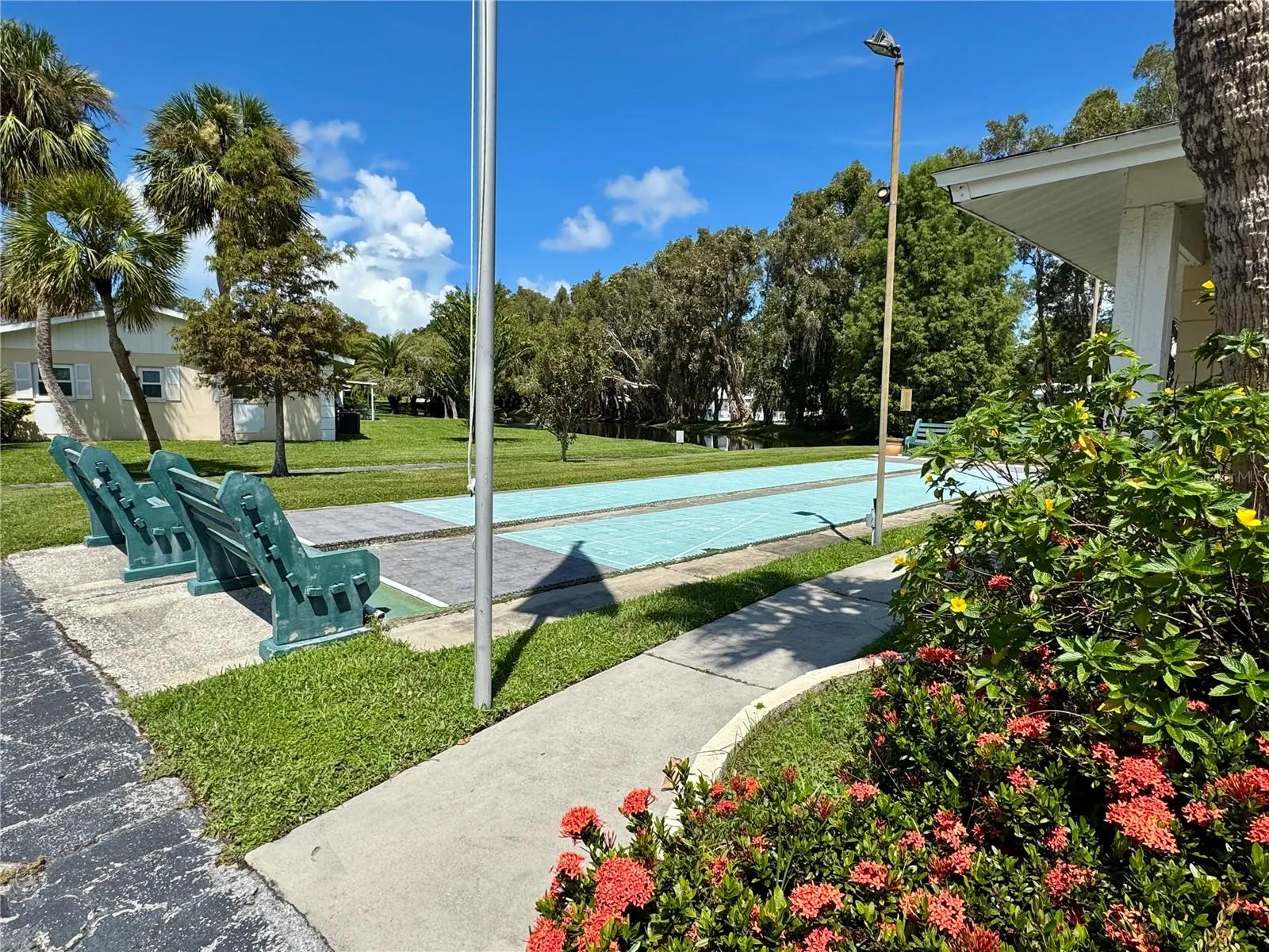 857 CAMBRIDGE CT