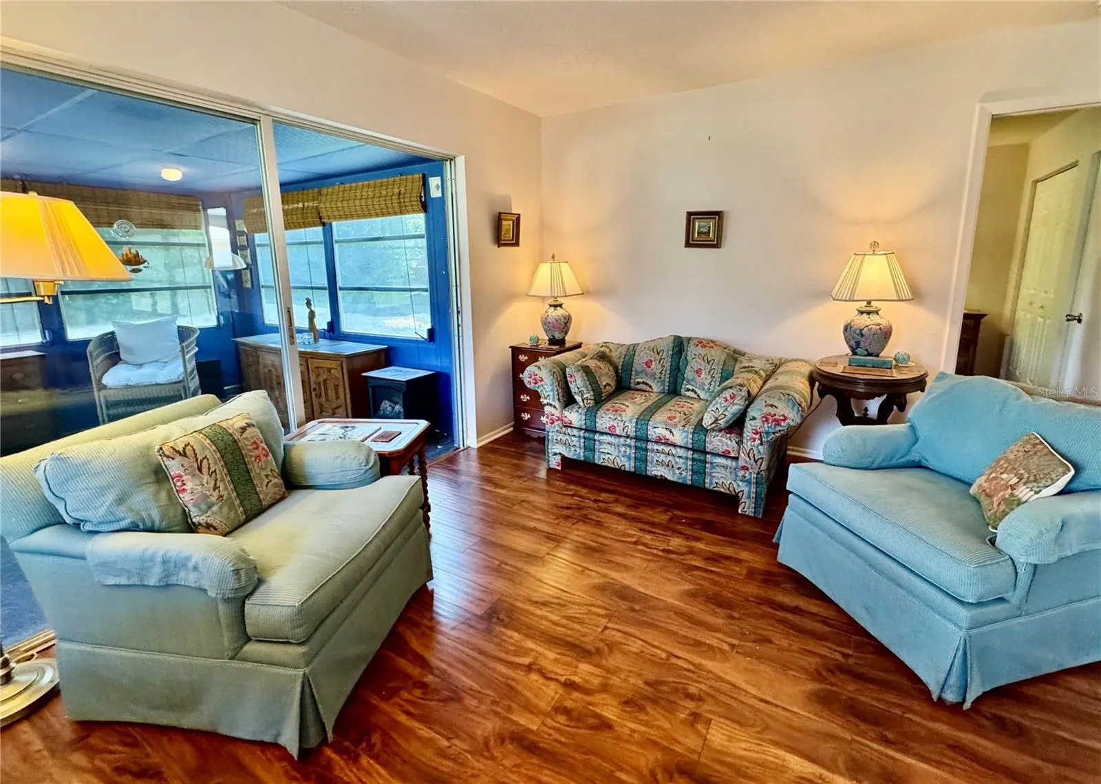 857 CAMBRIDGE CT