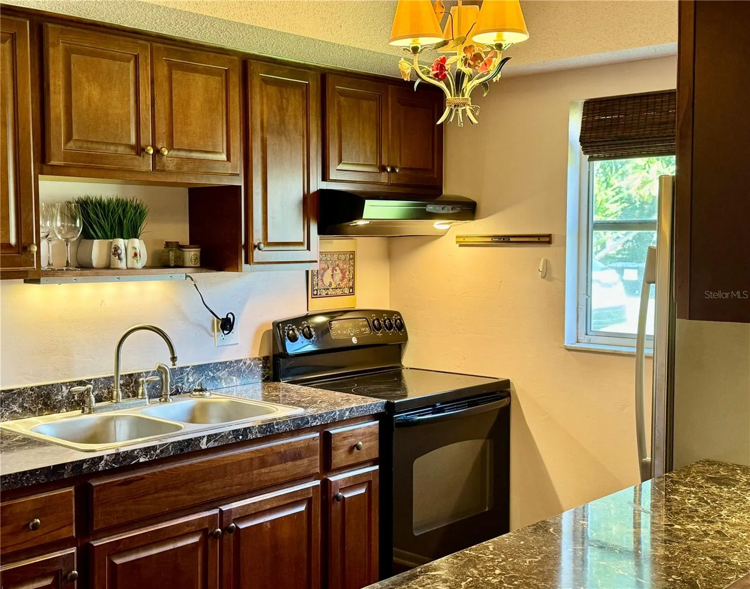 857 CAMBRIDGE CT