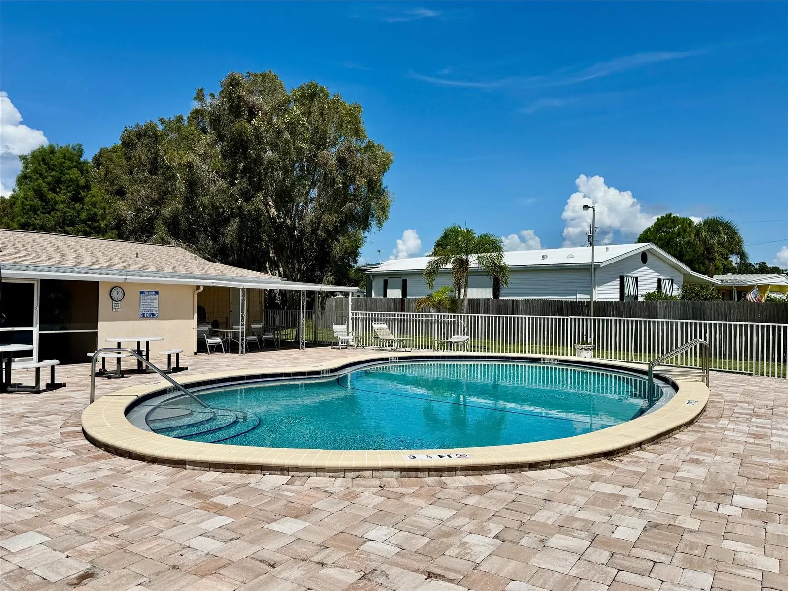 857 CAMBRIDGE CT