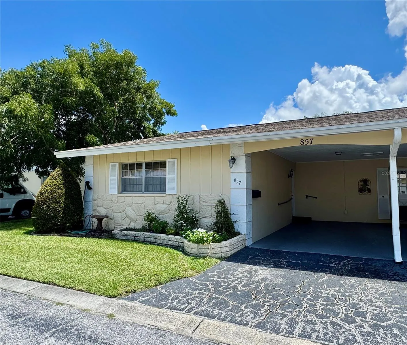 857 CAMBRIDGE CT