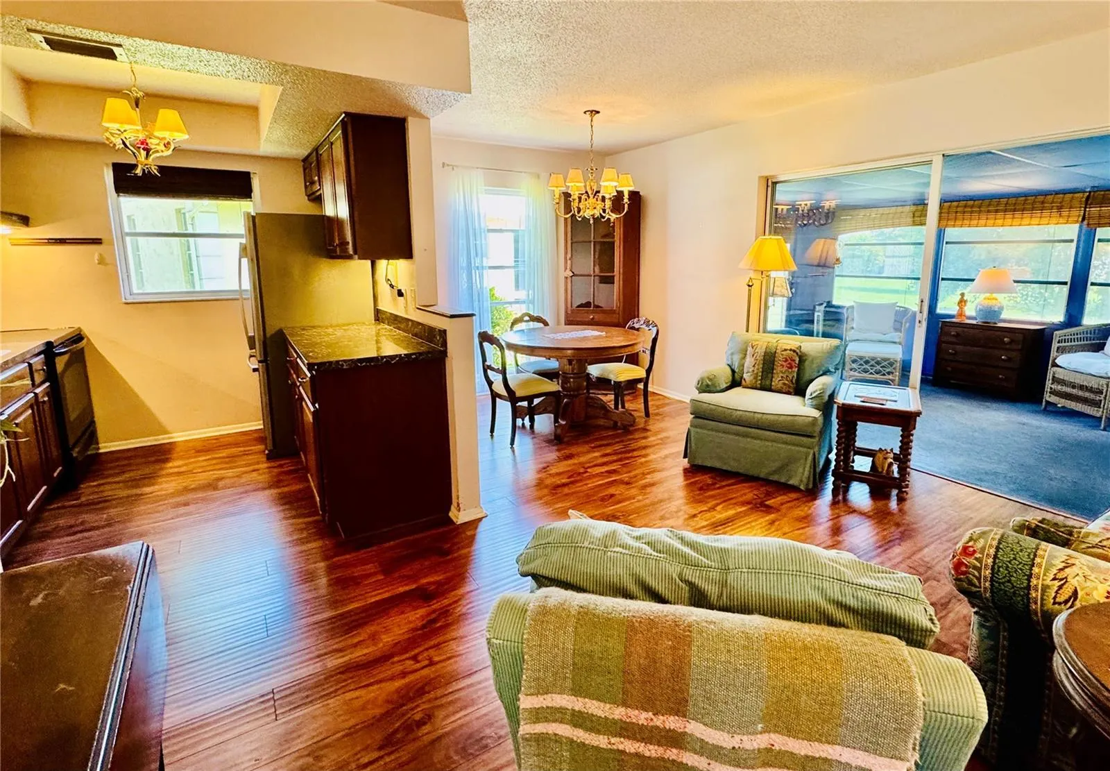 857 CAMBRIDGE CT