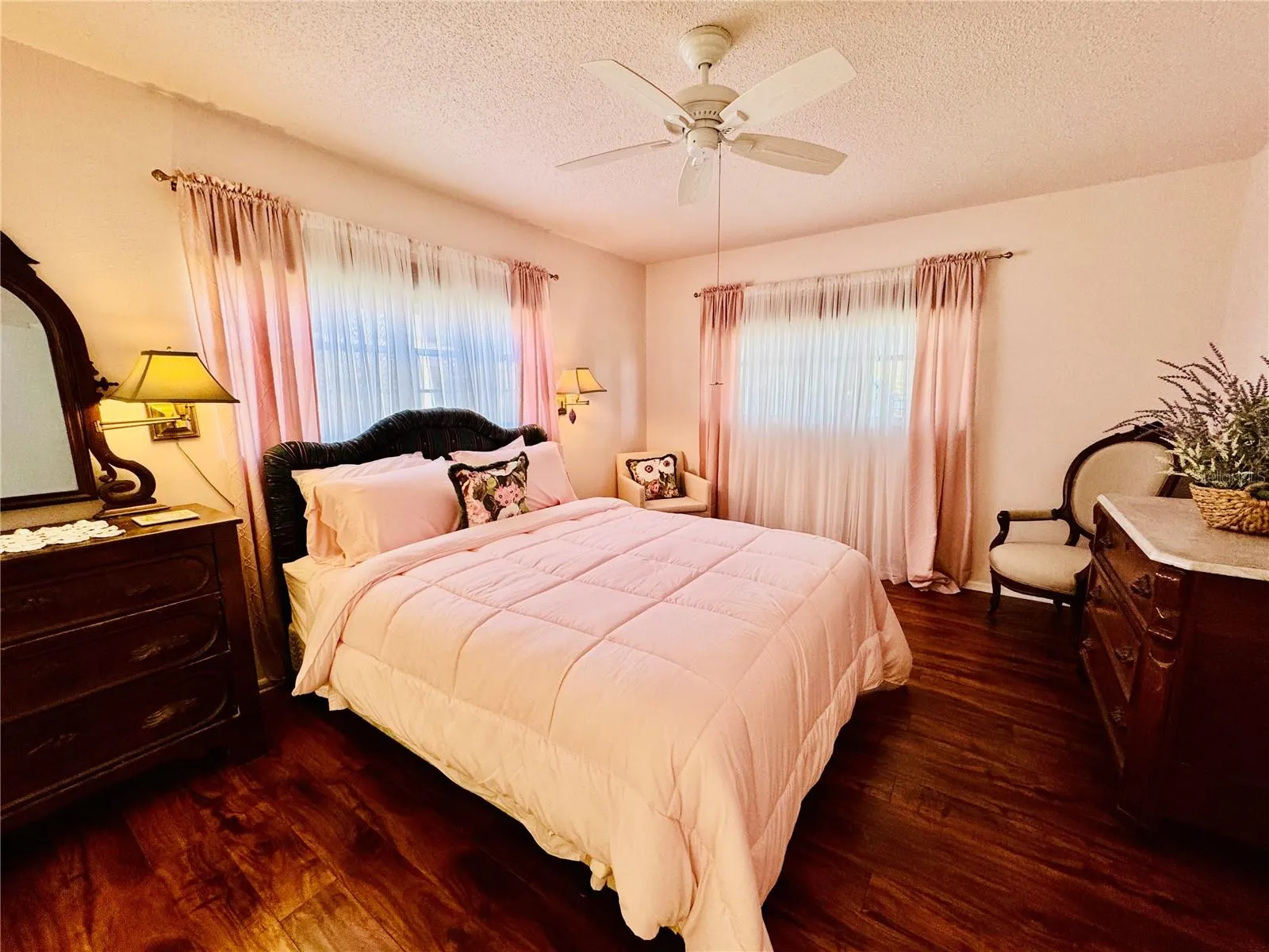 857 CAMBRIDGE CT