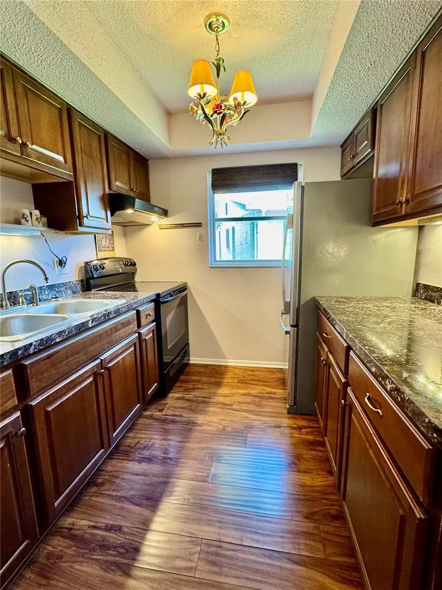 857 CAMBRIDGE CT
