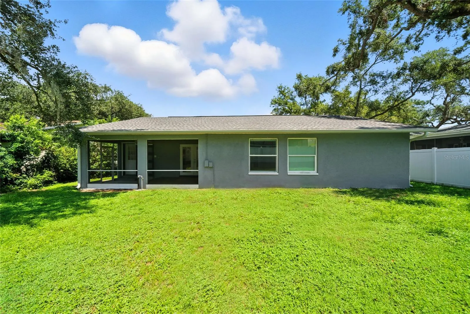 29 HARBOR OAKS CIR