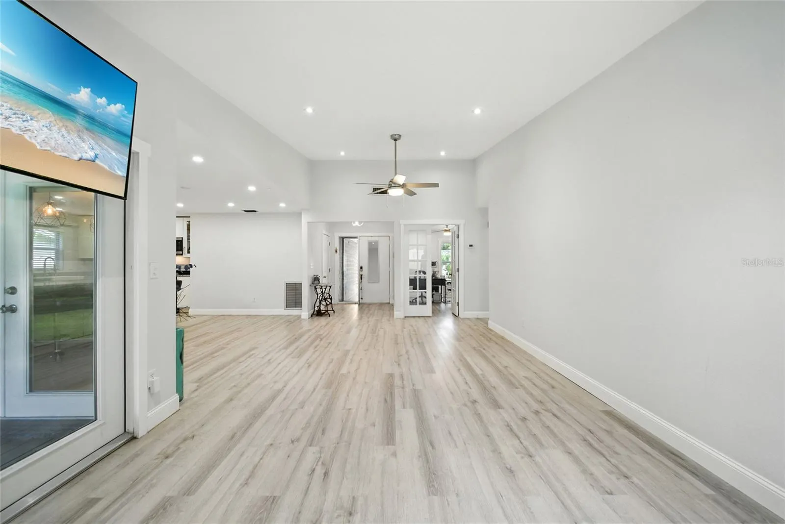29 HARBOR OAKS CIR