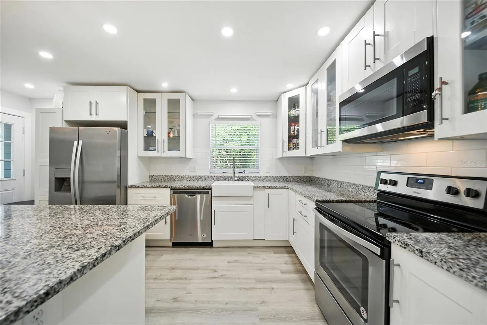 29 HARBOR OAKS CIR