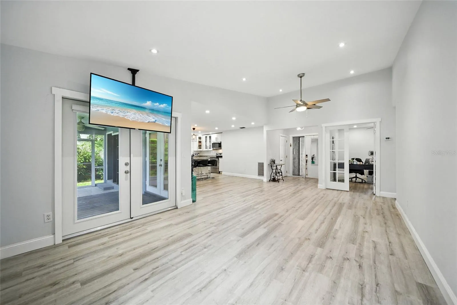 29 HARBOR OAKS CIR