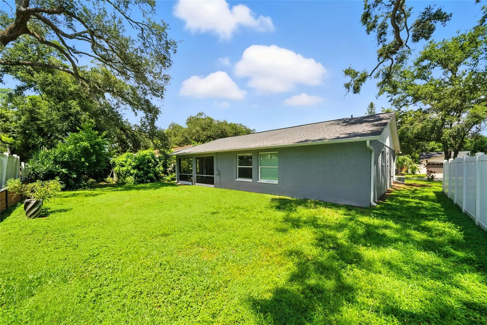 29 HARBOR OAKS CIR