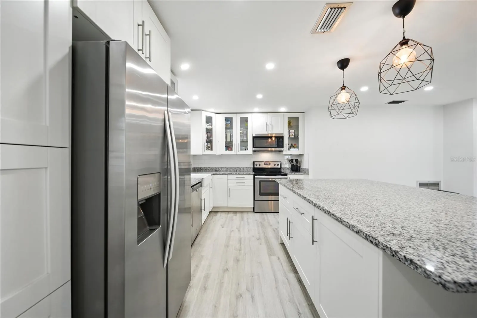 29 HARBOR OAKS CIR
