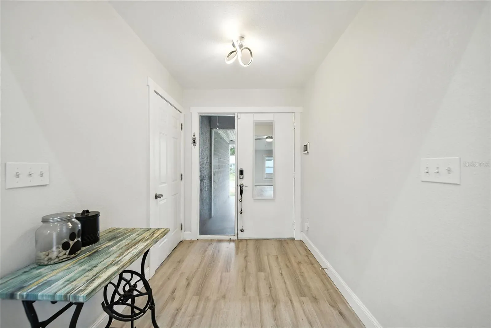 29 HARBOR OAKS CIR