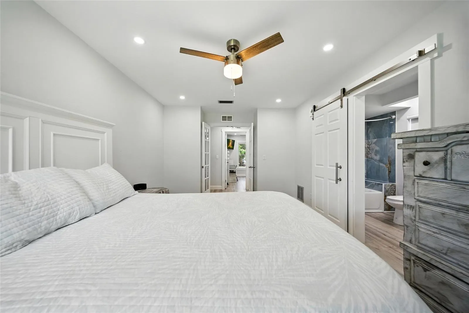 29 HARBOR OAKS CIR