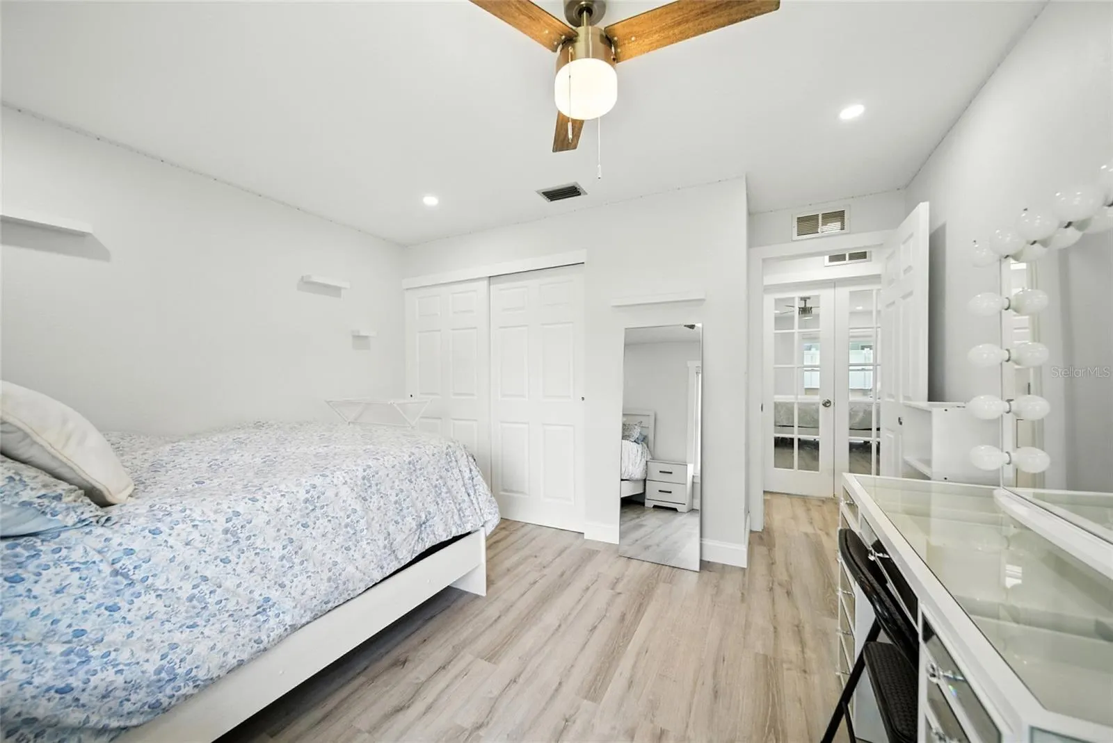 29 HARBOR OAKS CIR