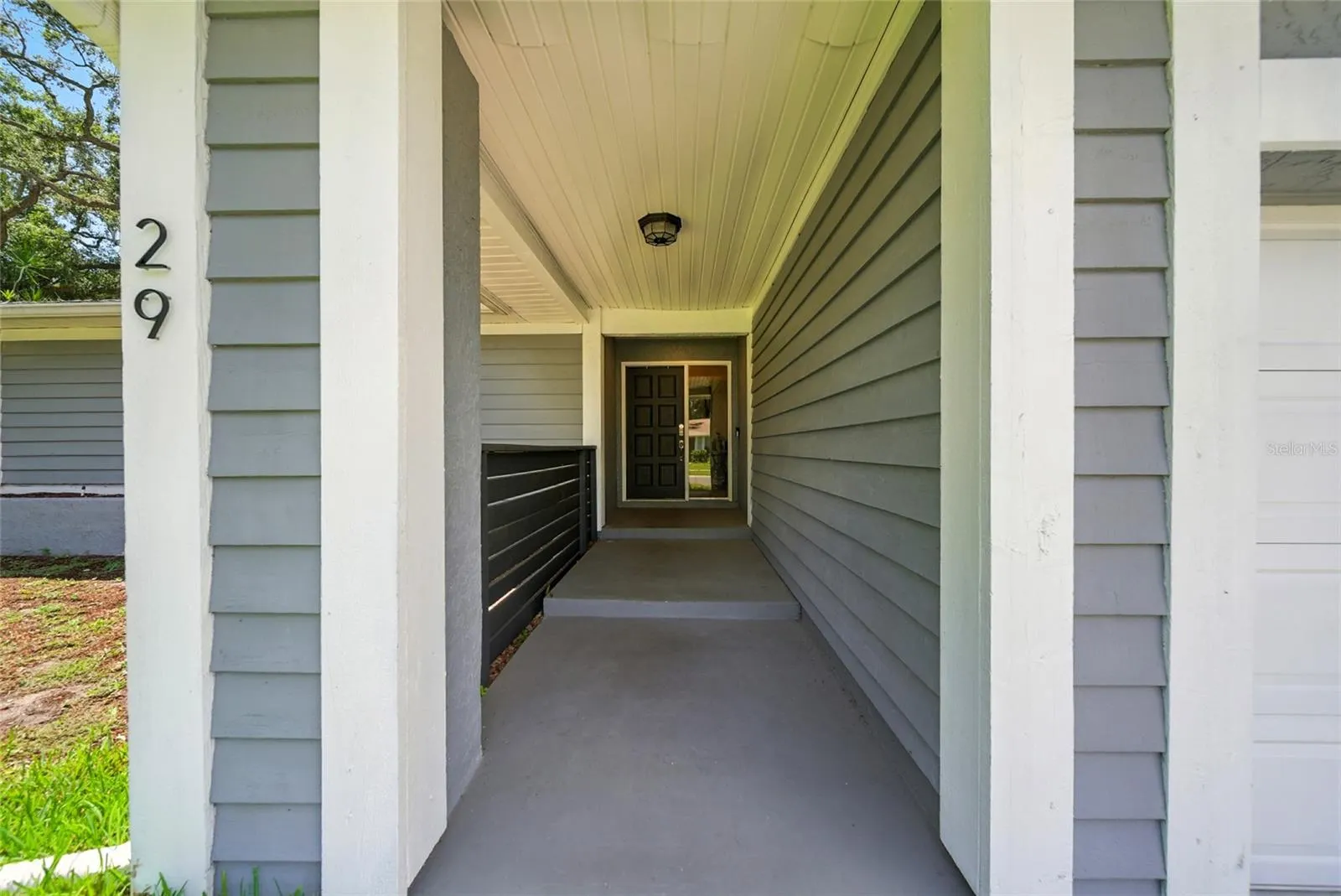 29 HARBOR OAKS CIR
