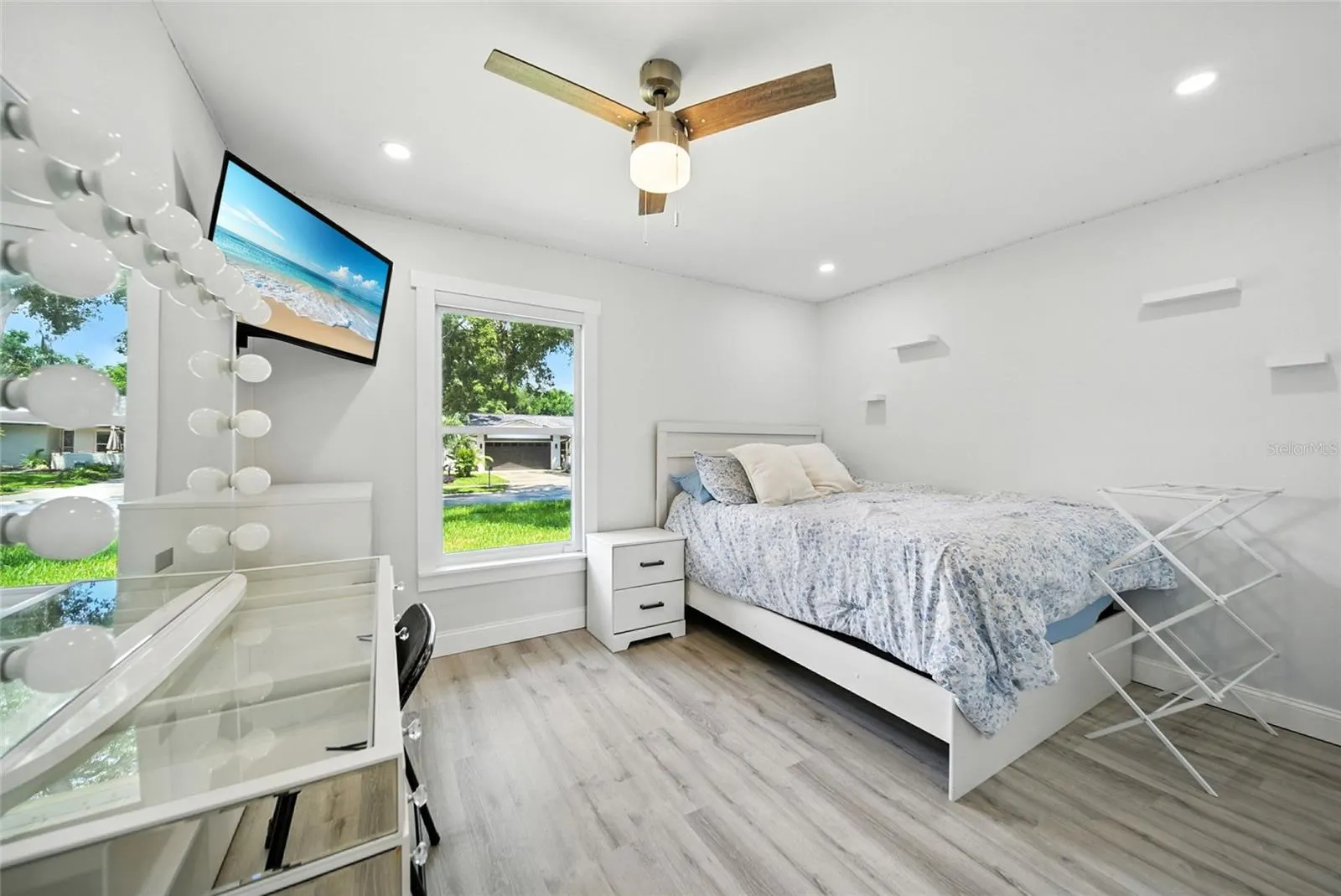 29 HARBOR OAKS CIR