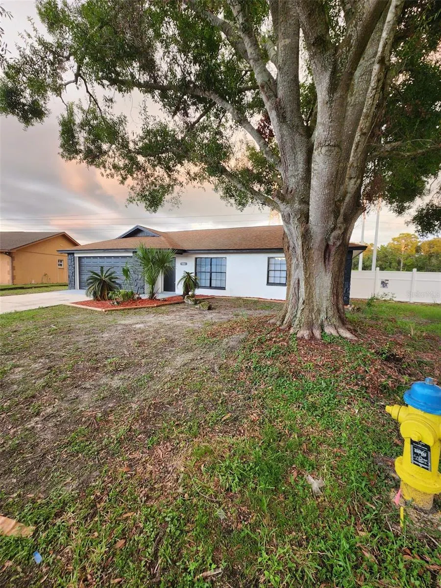 8058 DEERWOOD CIR