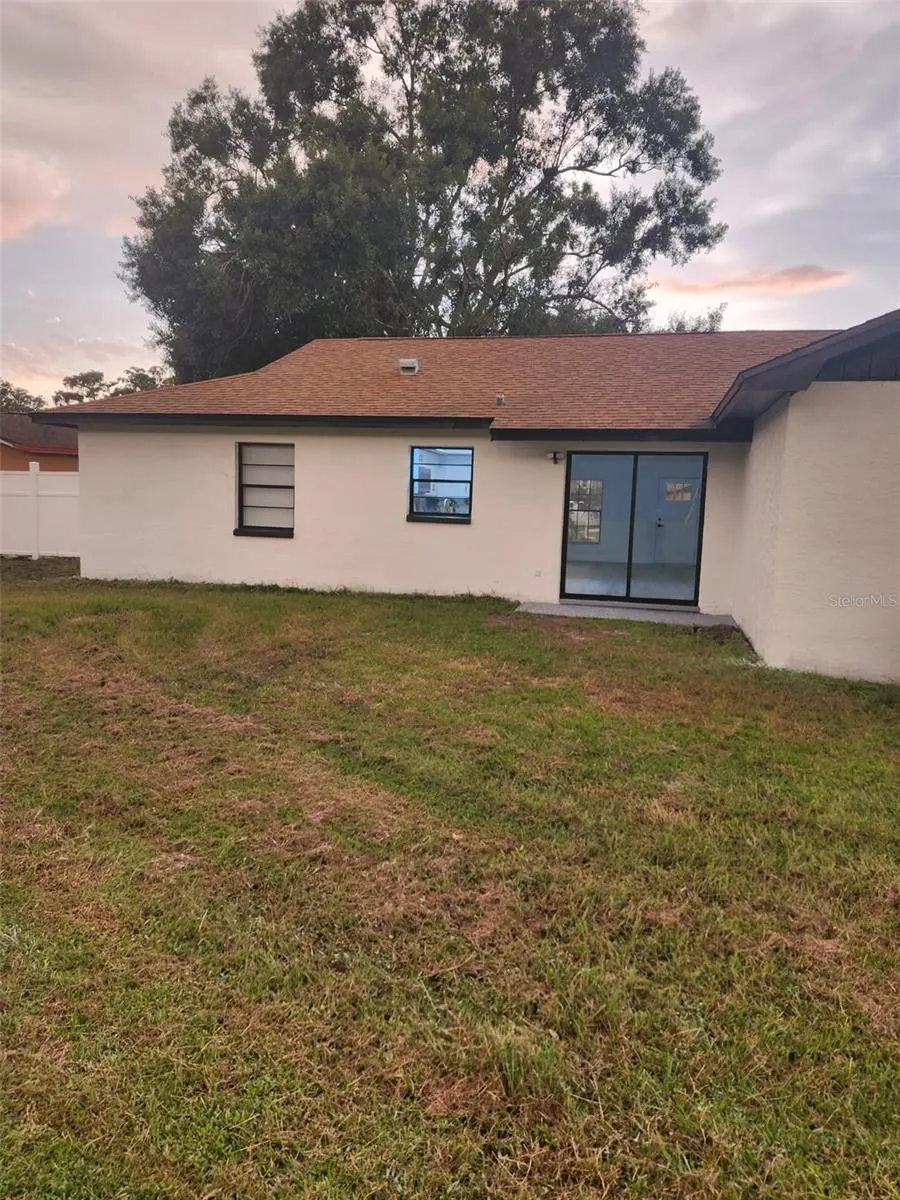 8058 DEERWOOD CIR