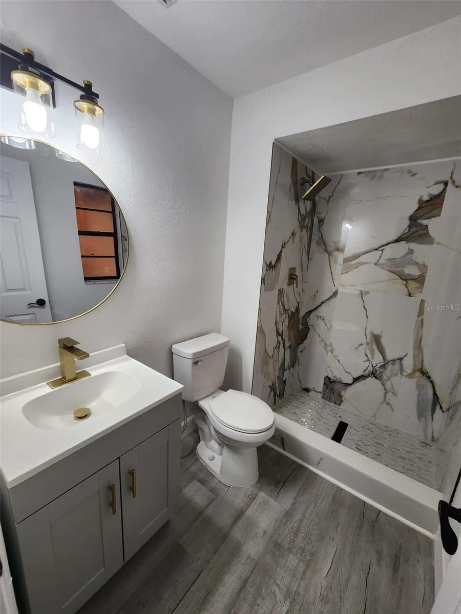 8058 DEERWOOD CIR