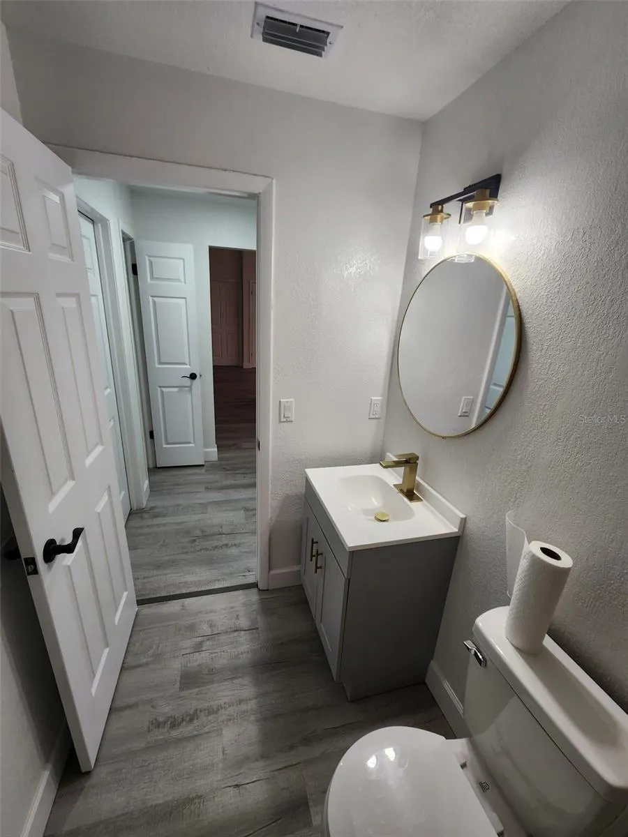 8058 DEERWOOD CIR