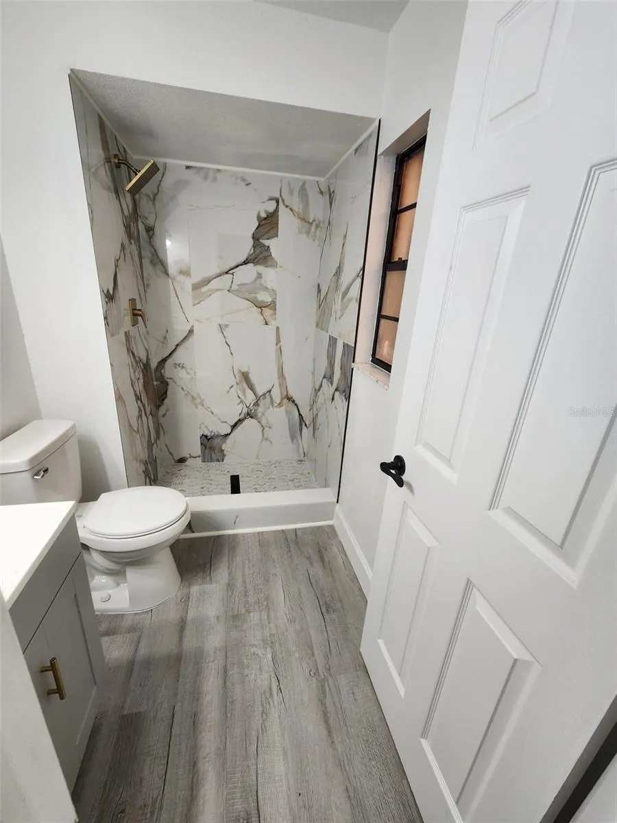 8058 DEERWOOD CIR