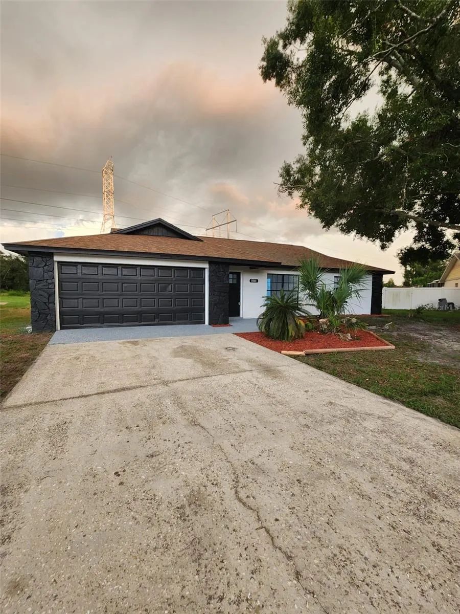 8058 DEERWOOD CIR