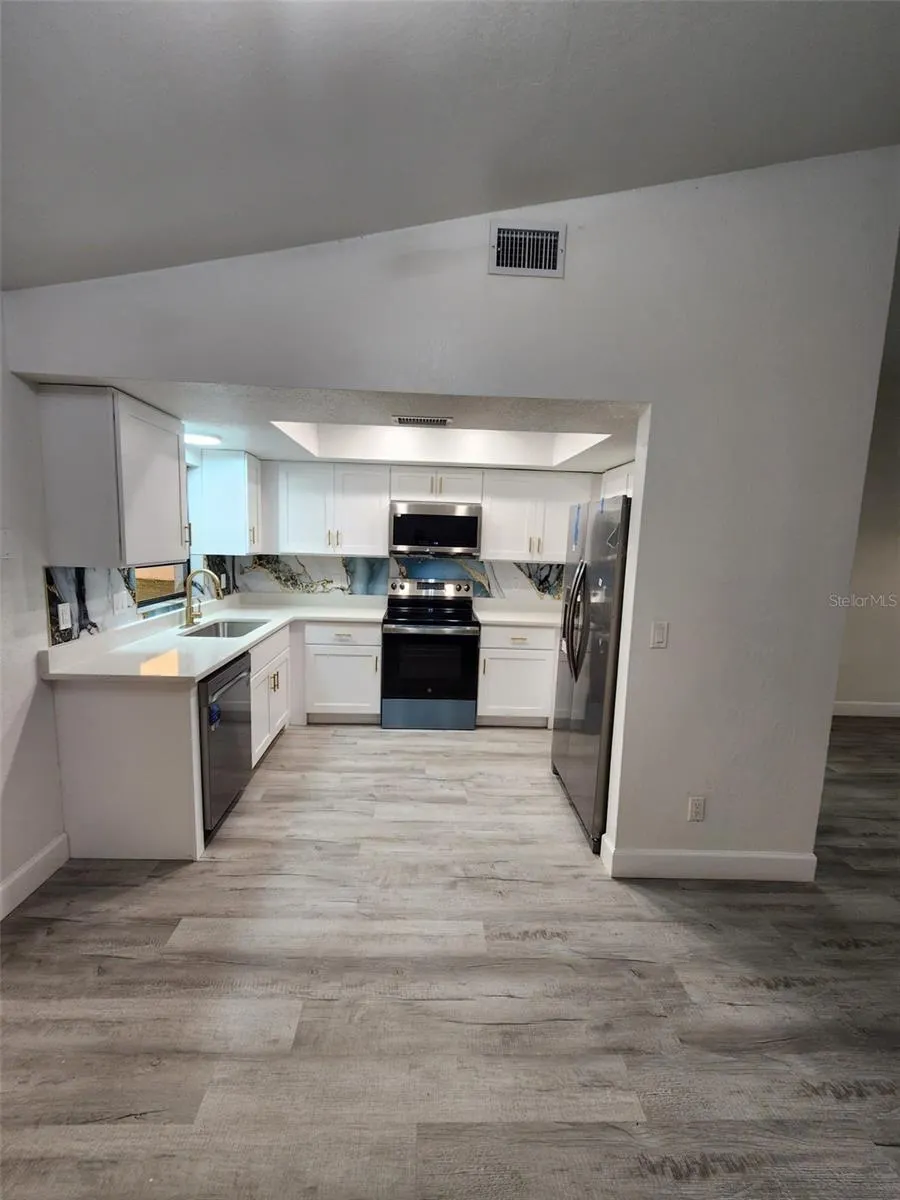 8058 DEERWOOD CIR