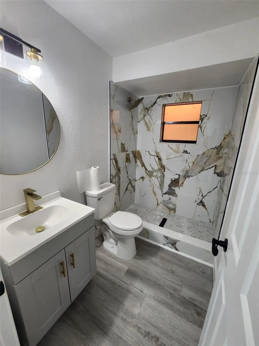 8058 DEERWOOD CIR