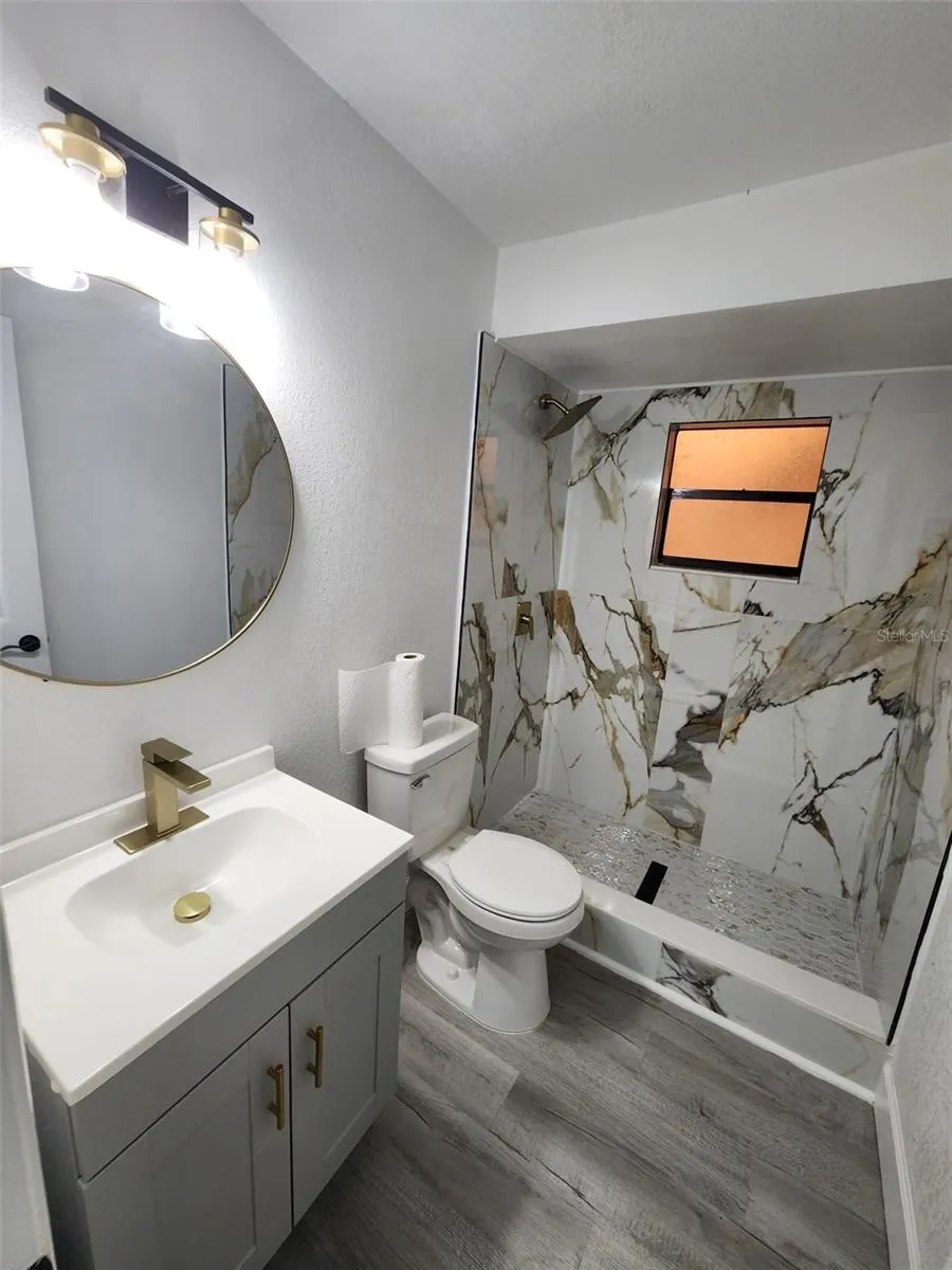 8058 DEERWOOD CIR