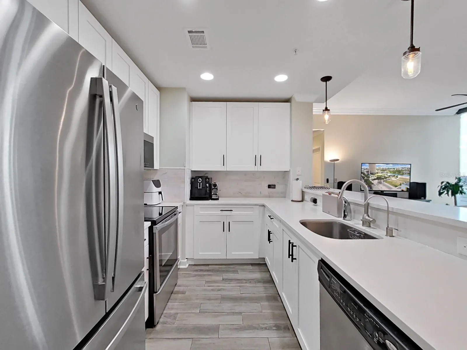 777 N ASHLEY DR #807, #807
