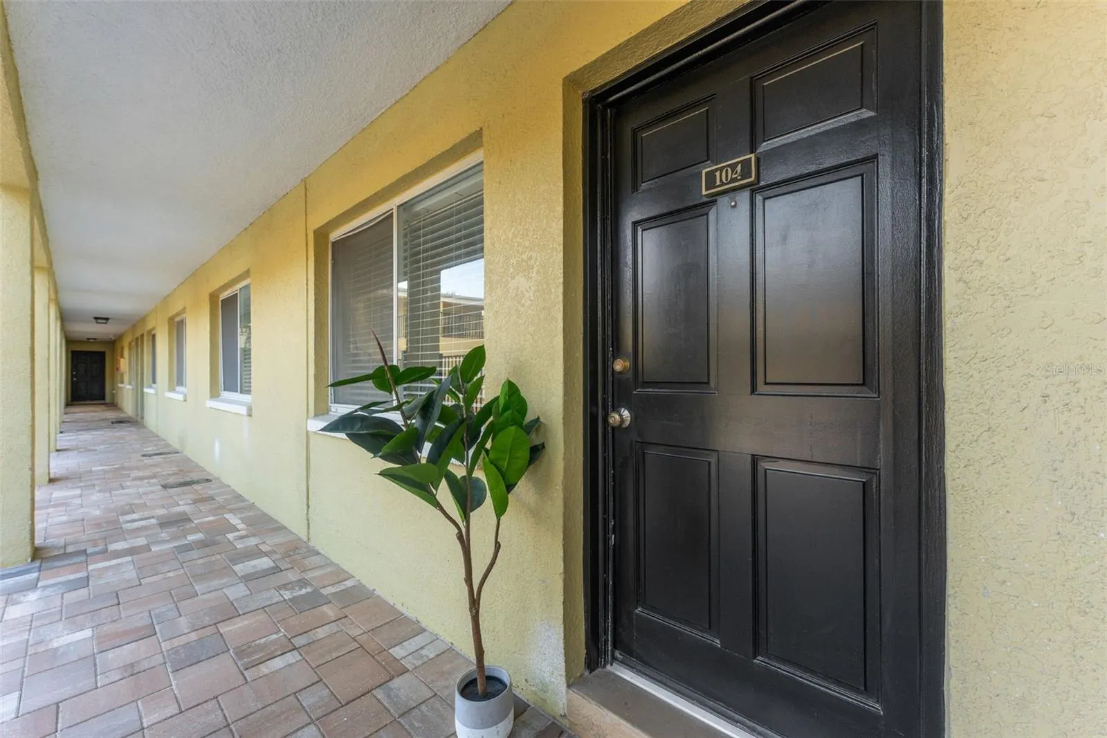 3206 W AZEELE ST #104, #104