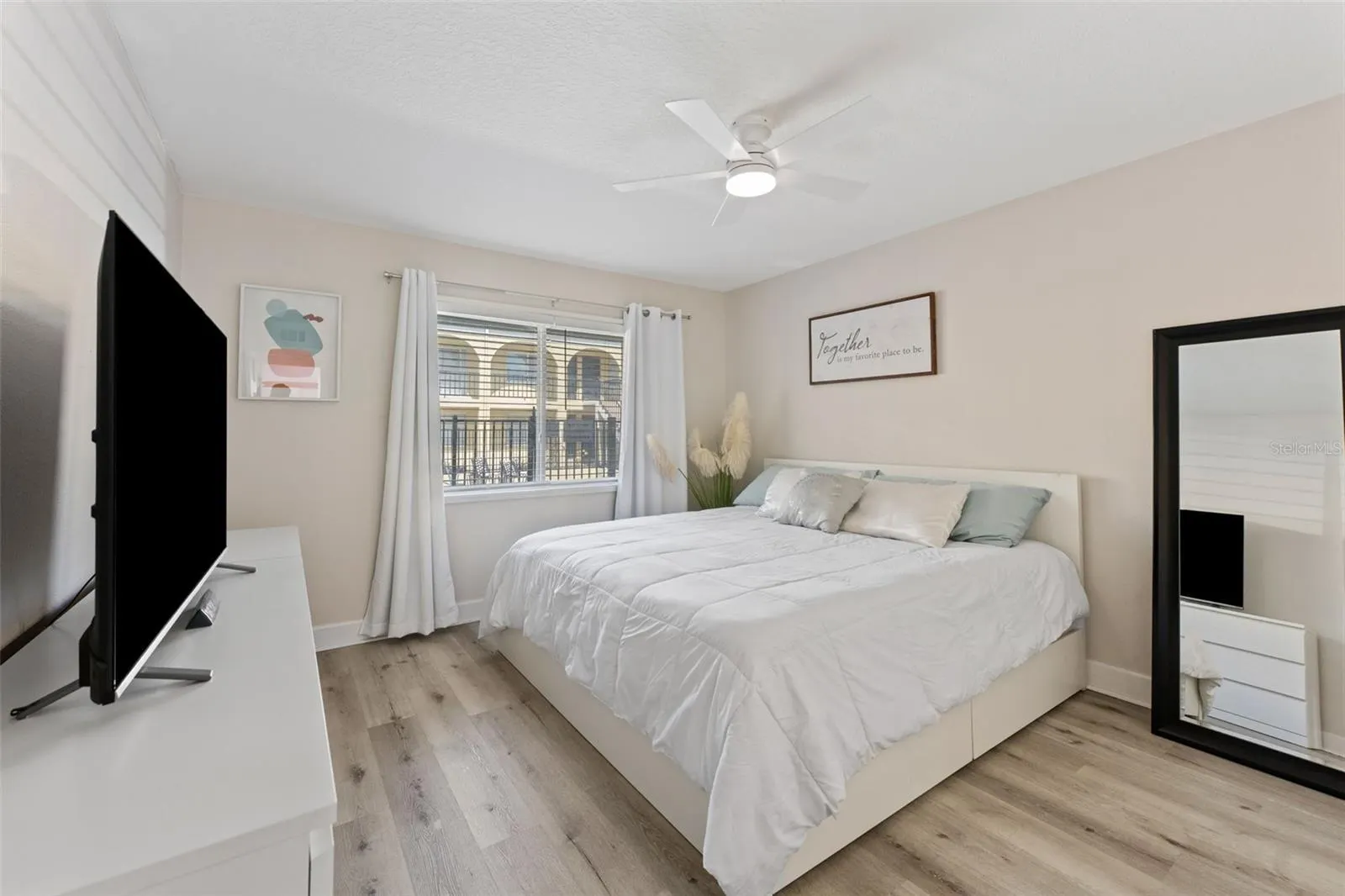 3206 W AZEELE ST #104, #104