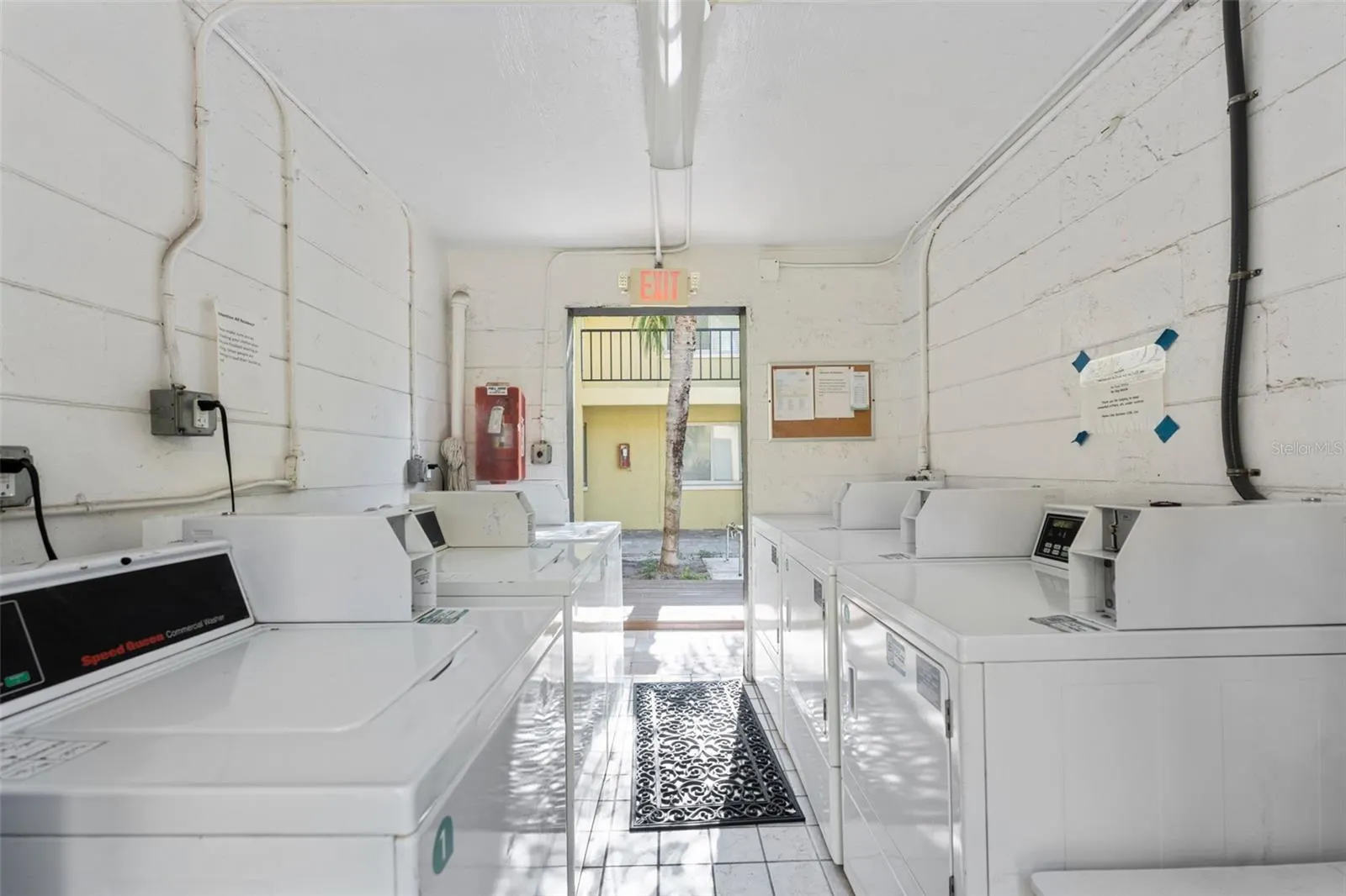 3206 W AZEELE ST #104, #104