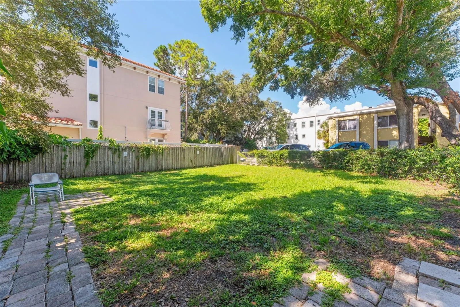 3206 W AZEELE ST #104, #104
