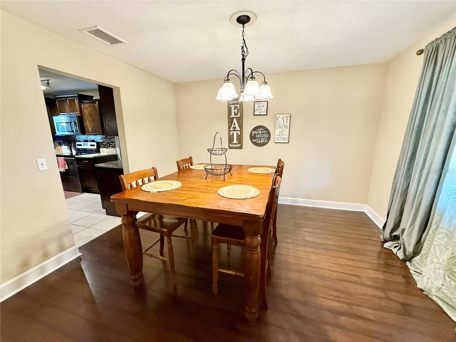 304 BLUEBIRD AVE