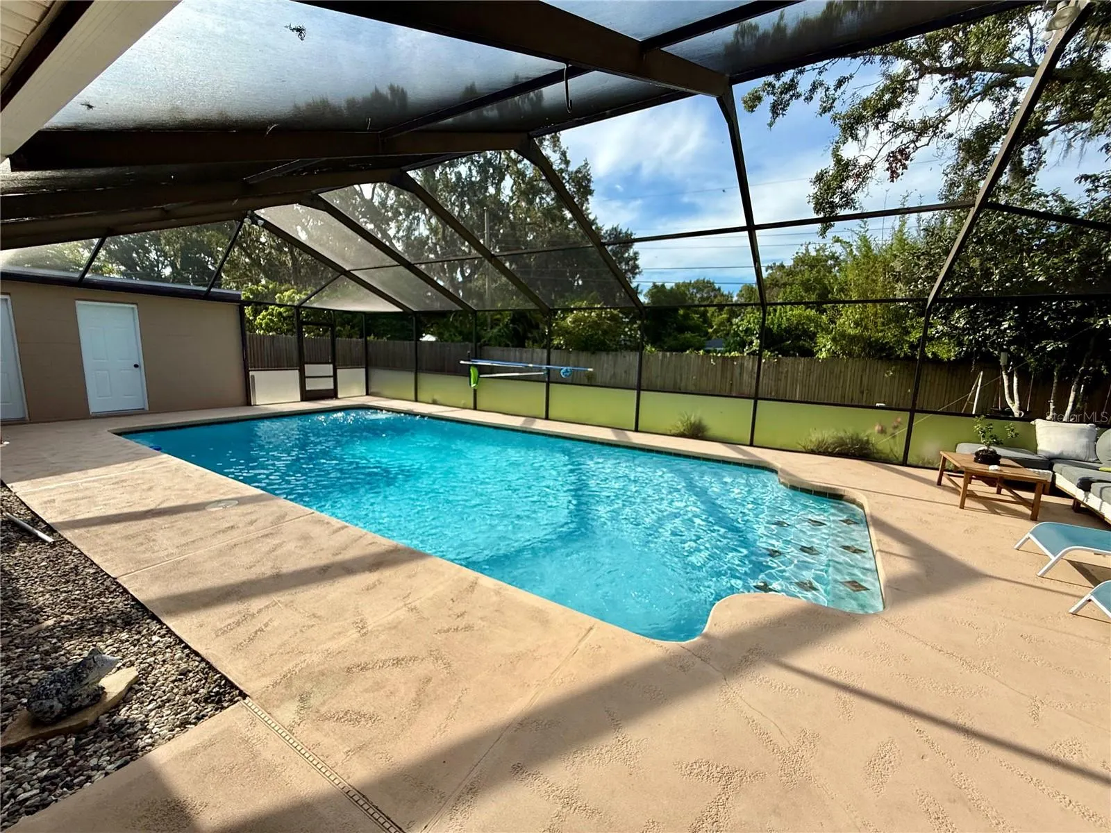 304 BLUEBIRD AVE