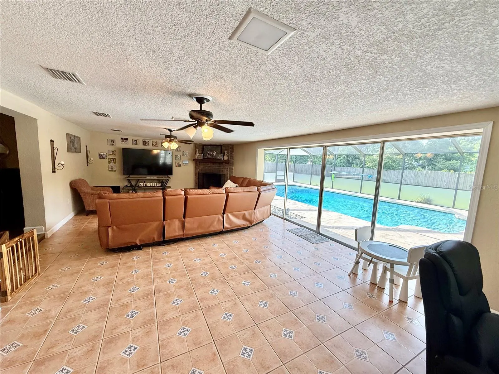 304 BLUEBIRD AVE