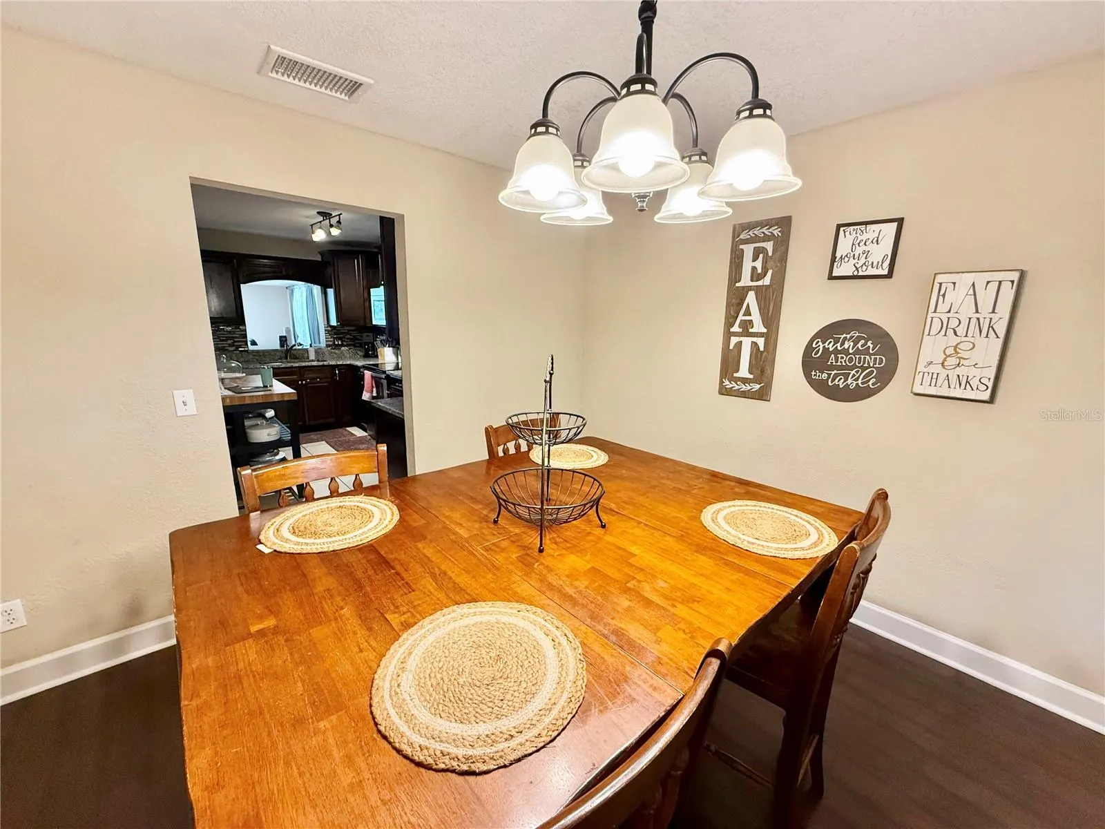304 BLUEBIRD AVE