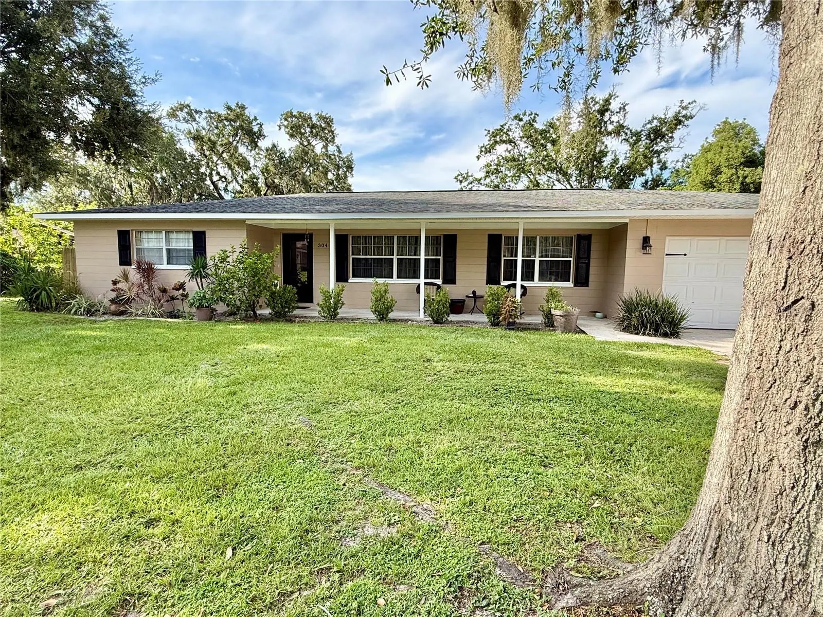 304 BLUEBIRD AVE