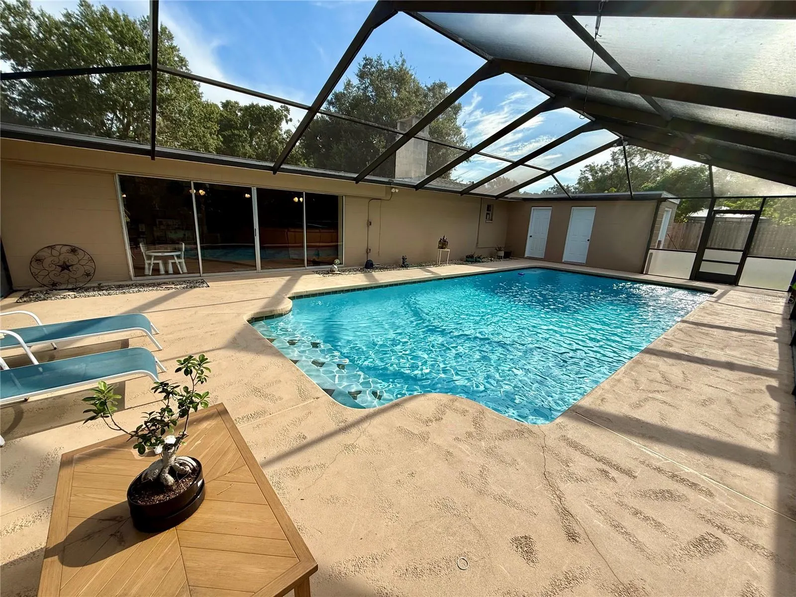 304 BLUEBIRD AVE